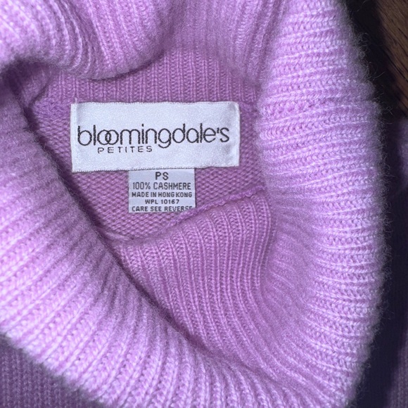 Bloomingdale's Petites Soft Lilac 100% Cashmere Turtleneck Sweater - Picture 3 of 6